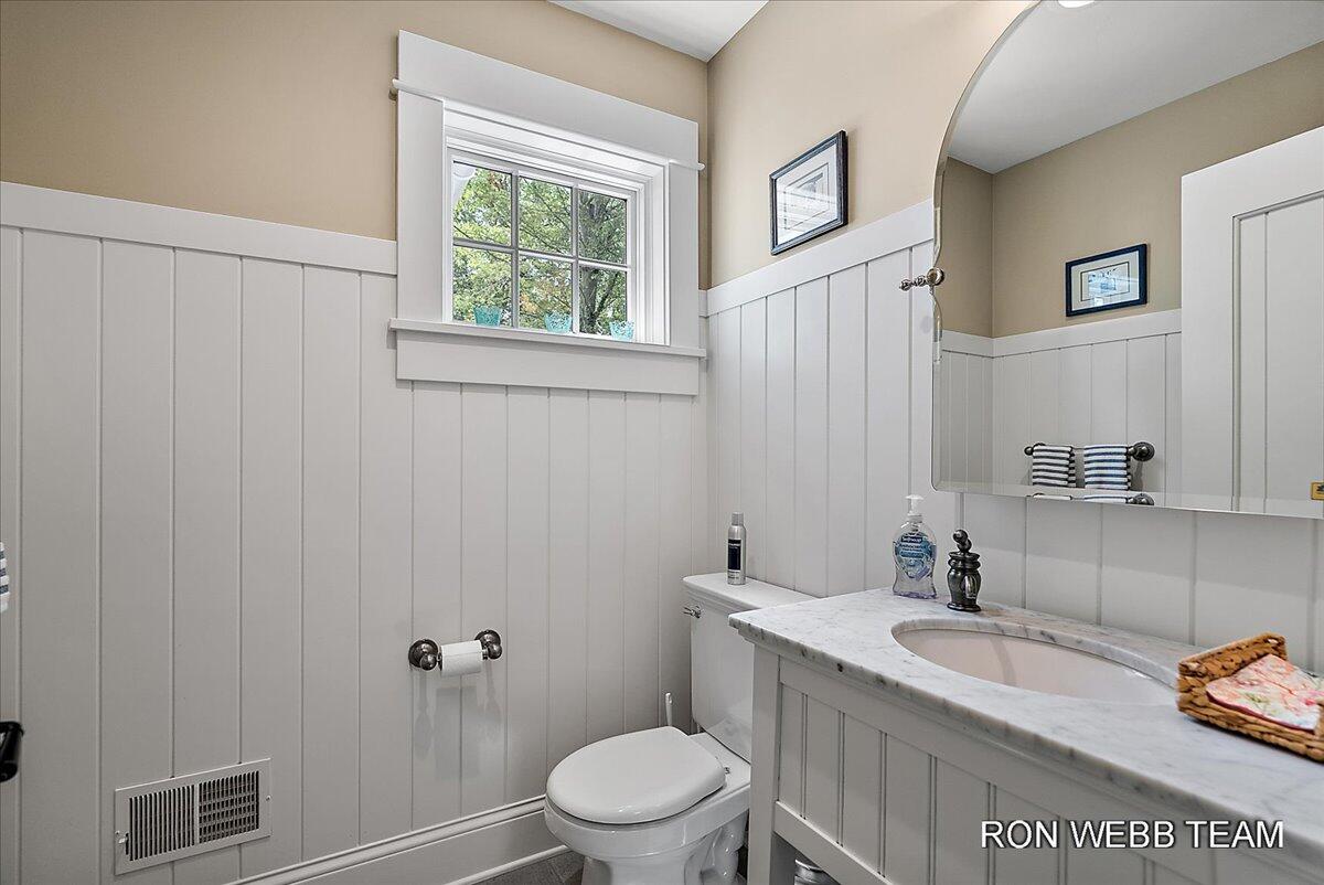 3501 N Lakeshore Drive