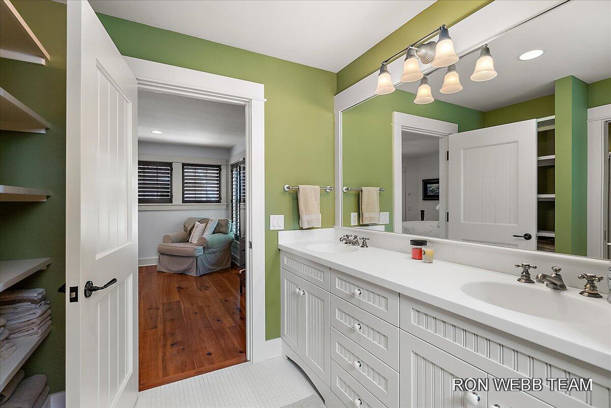 3501 N Lakeshore Drive