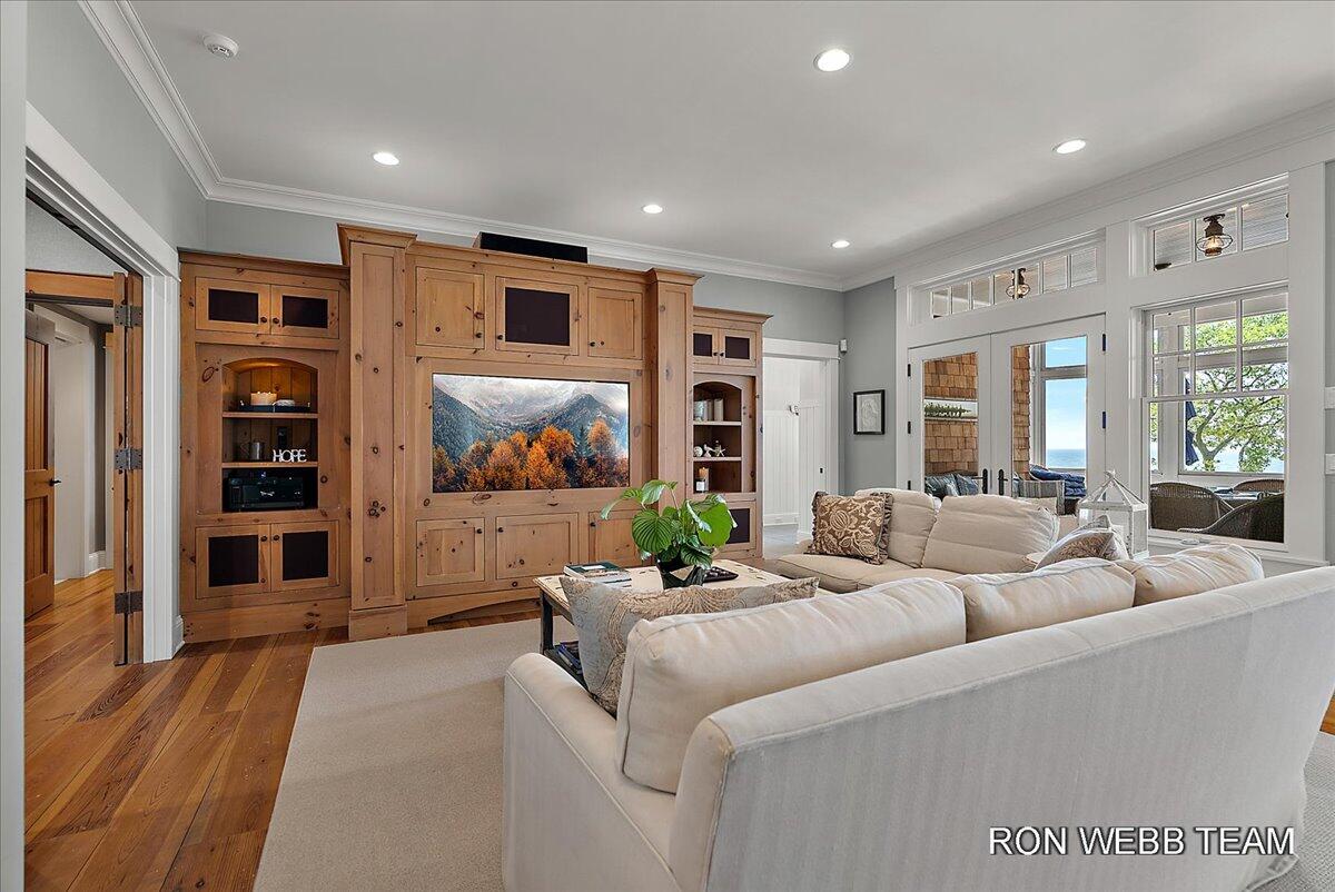 3501 N Lakeshore Drive