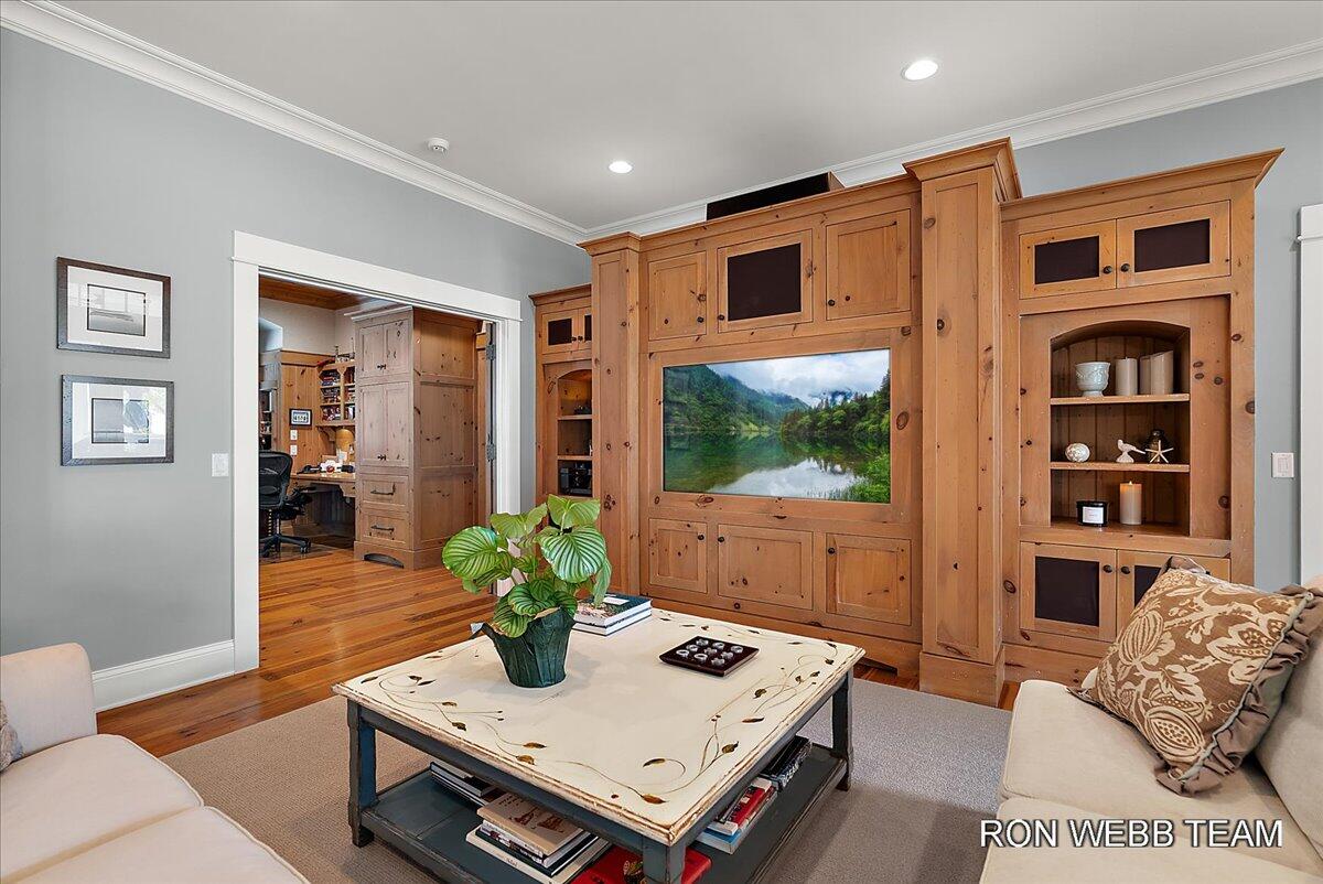 3501 N Lakeshore Drive