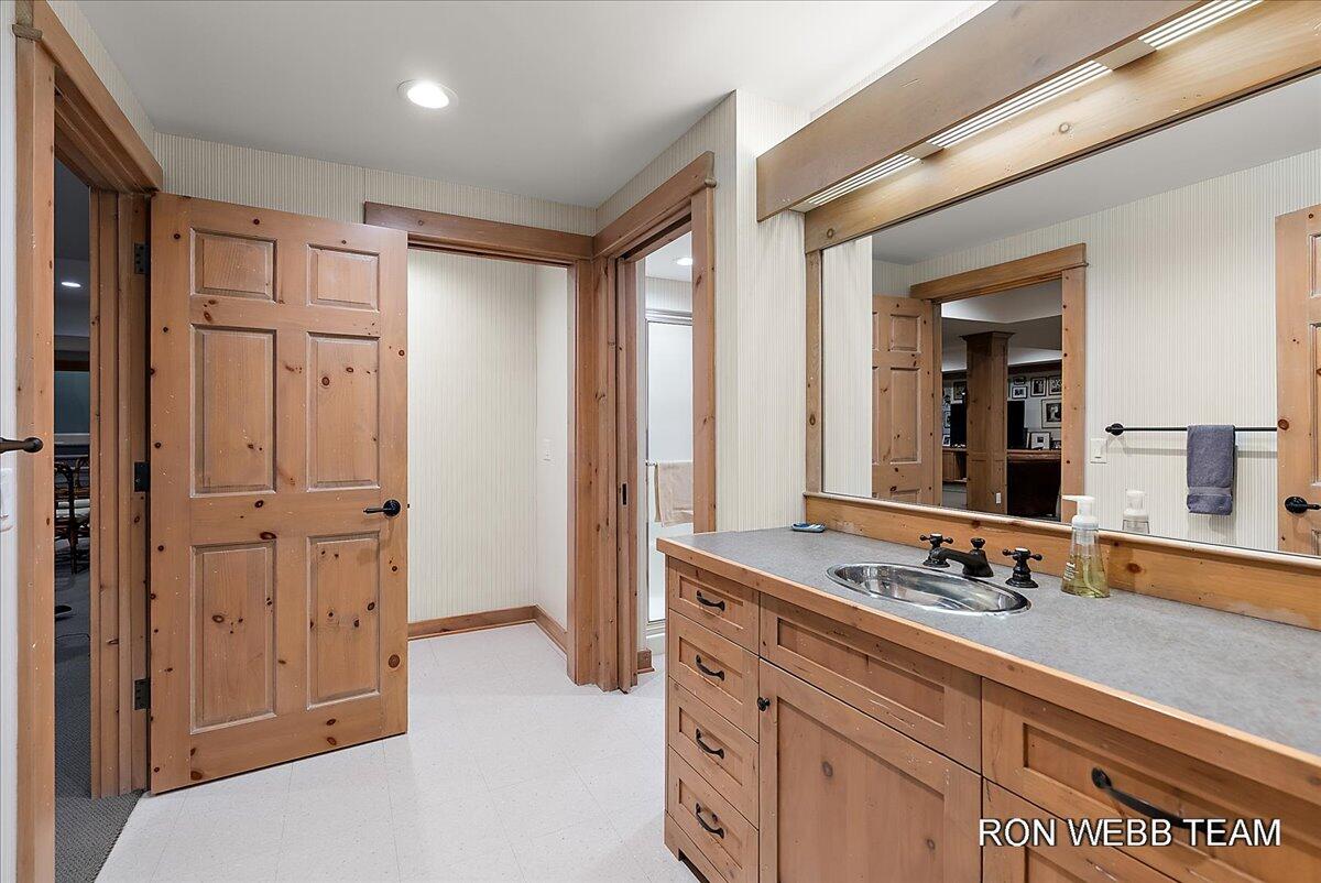 3501 N Lakeshore Drive