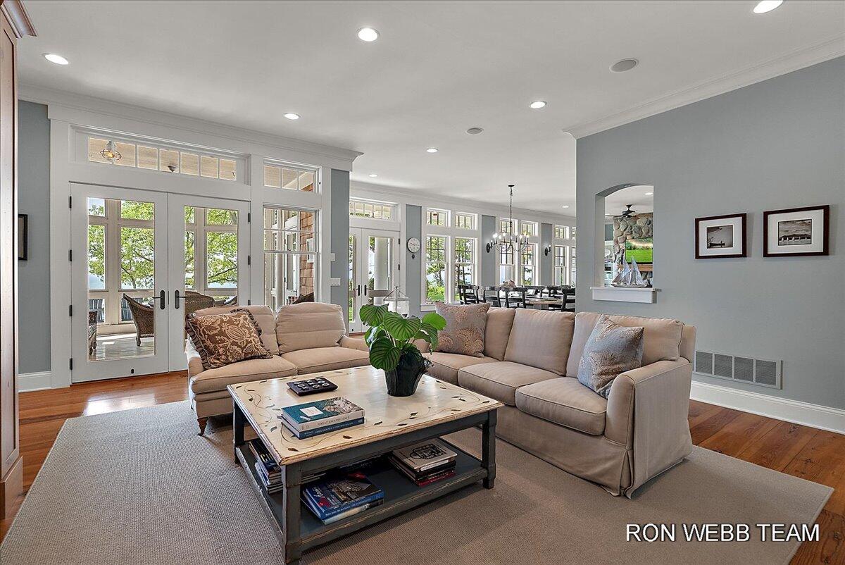 3501 N Lakeshore Drive