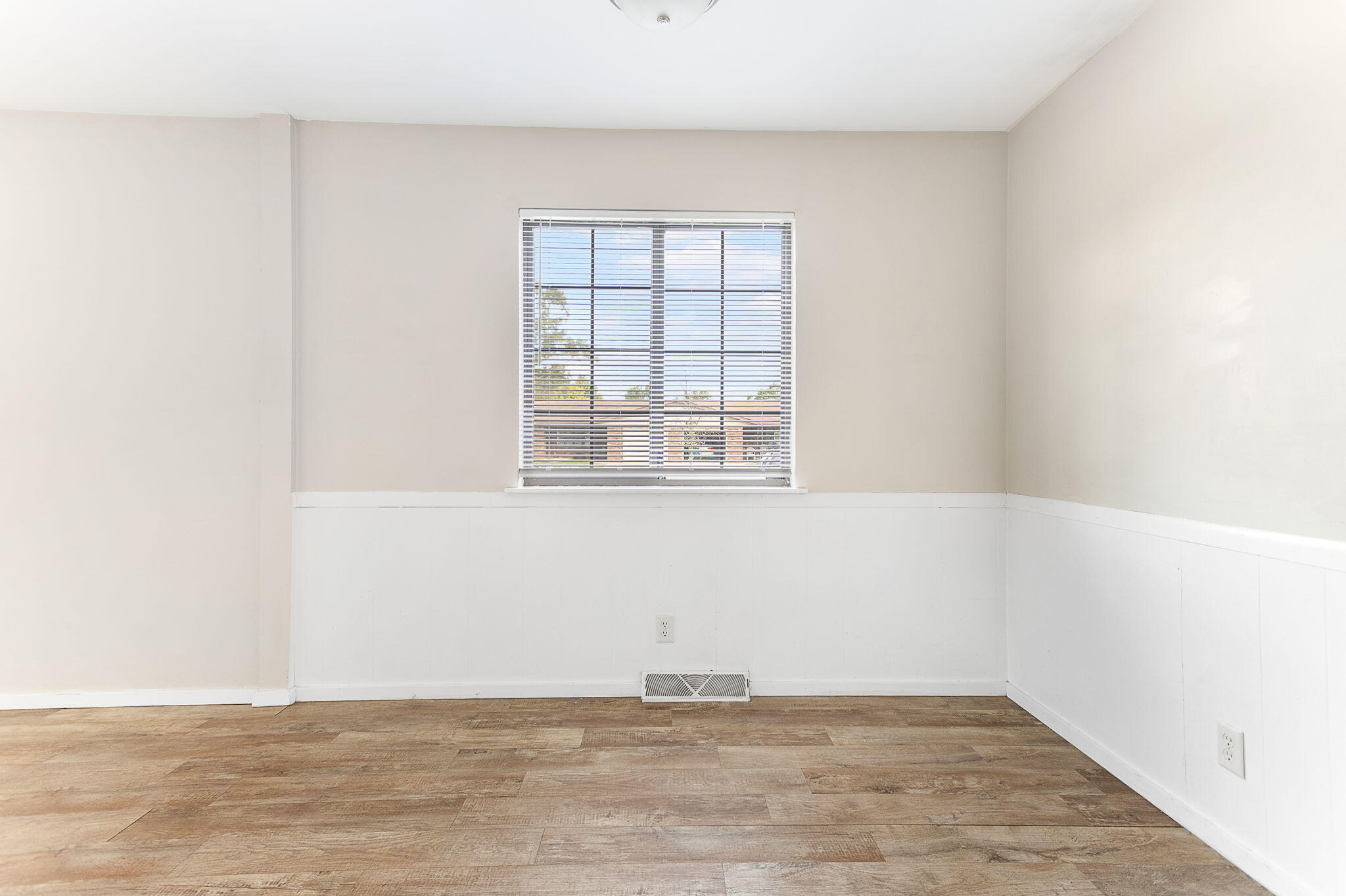 478 480 W 30th Street