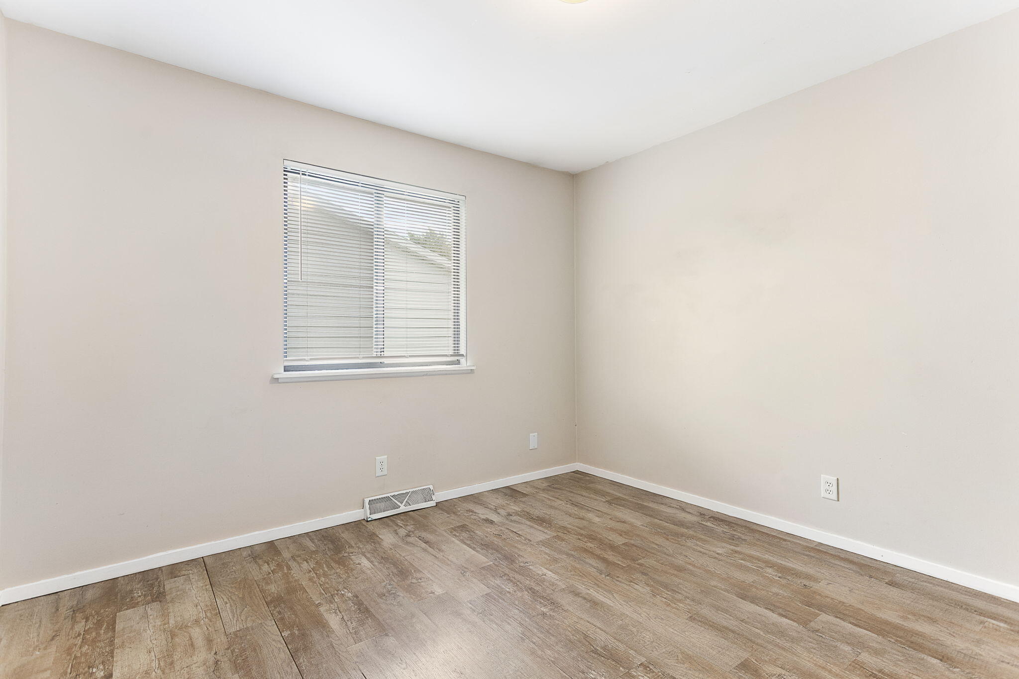 478 480 W 30th Street