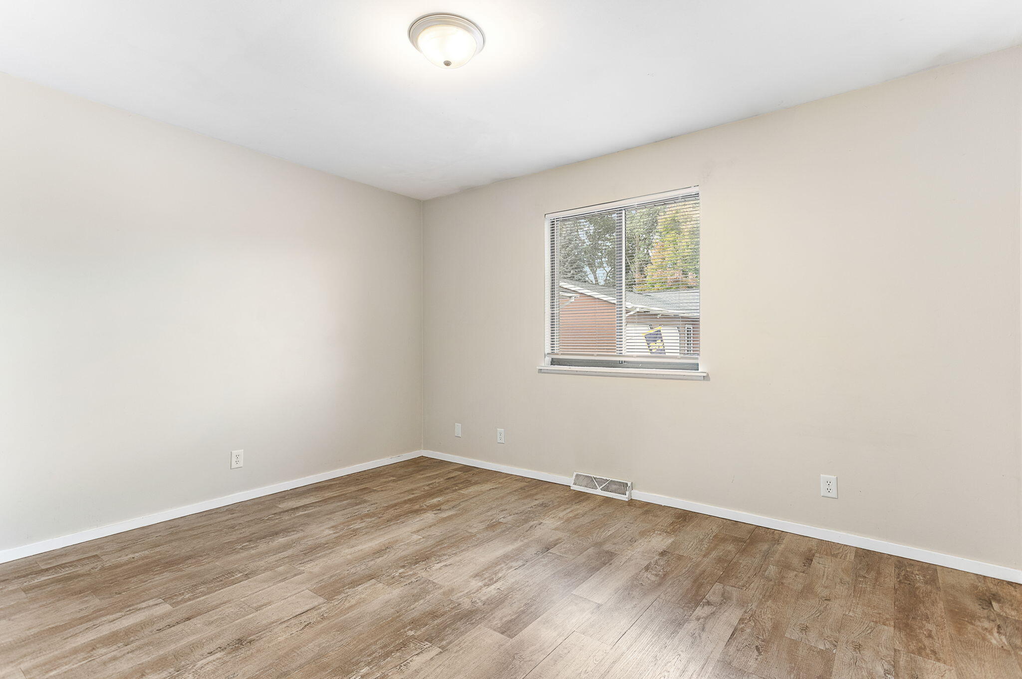 478 480 W 30th Street