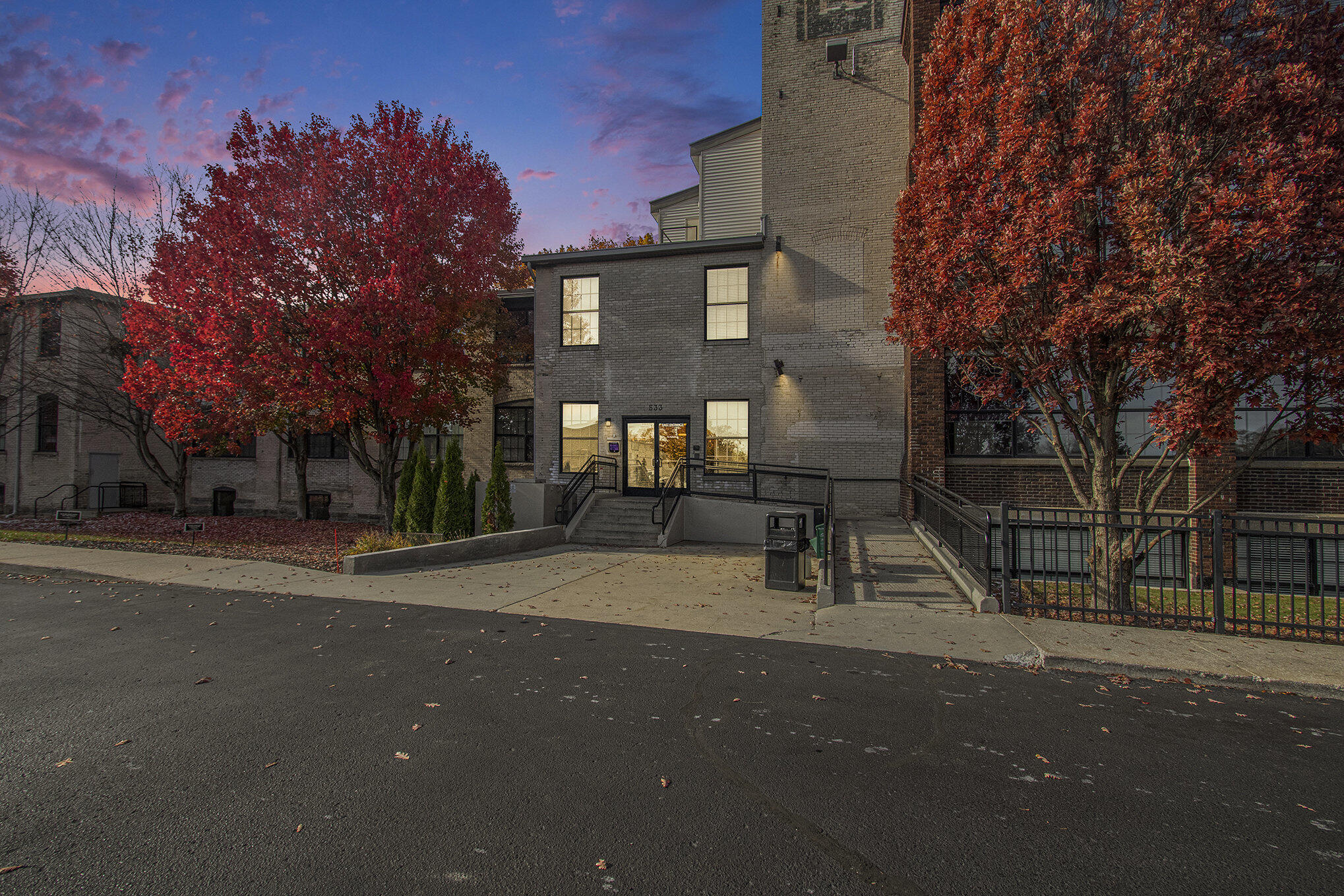 533 Columbia Avenue, 121