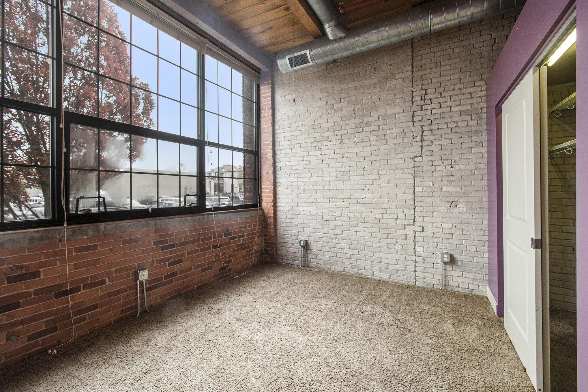 533 Columbia Avenue, 121