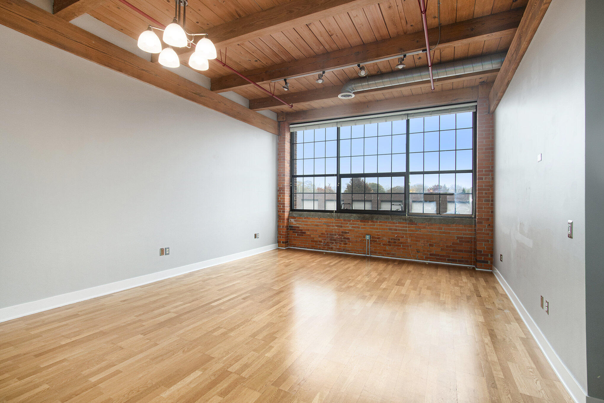 533 Columbia Avenue, 121