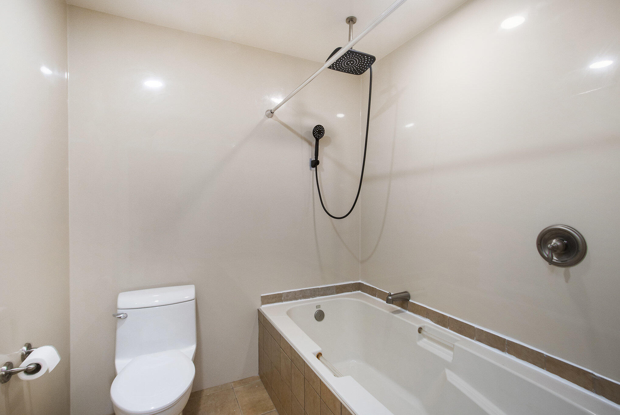 533 Columbia Avenue, 121