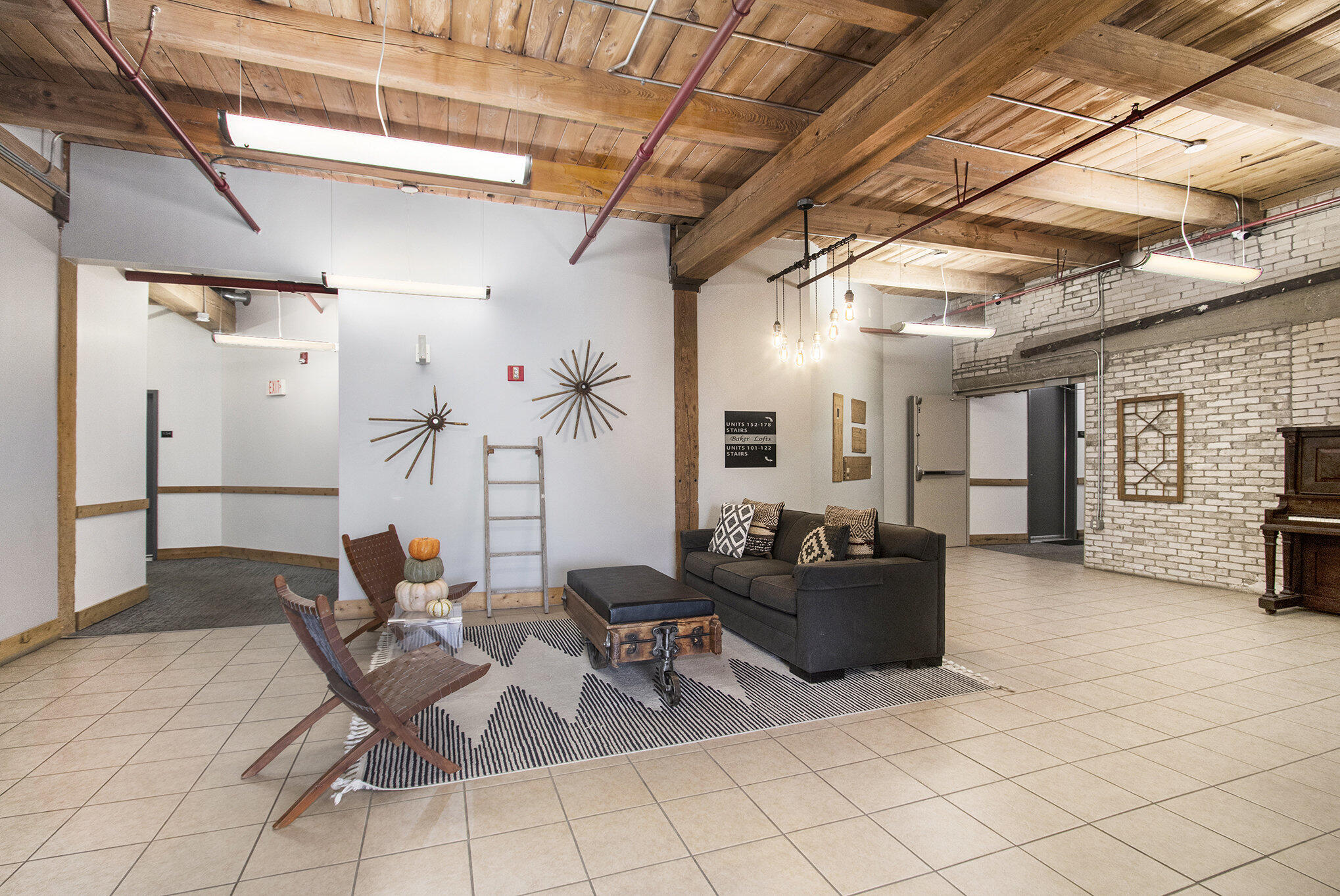 533 Columbia Avenue, 121