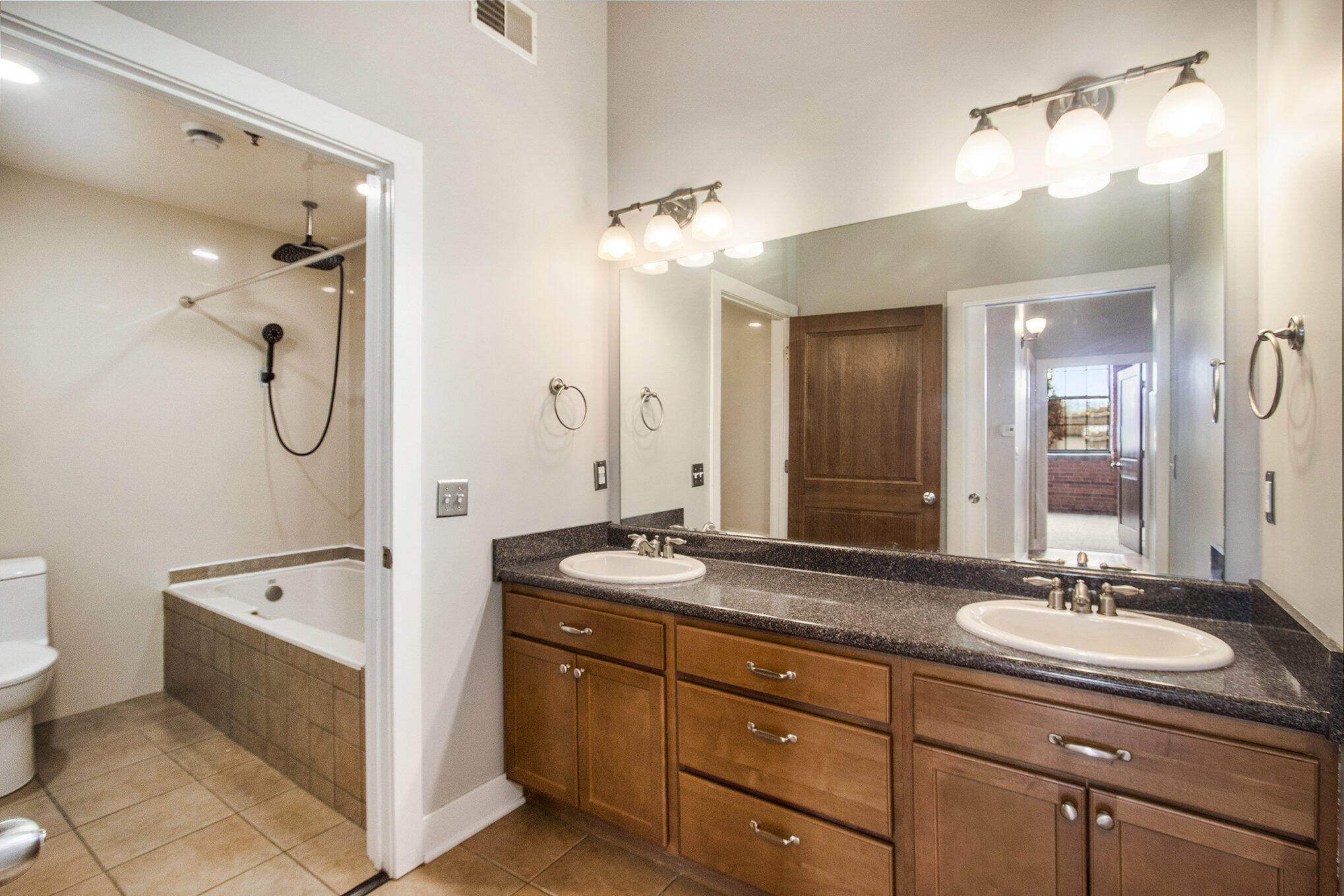 533 Columbia Avenue, 121