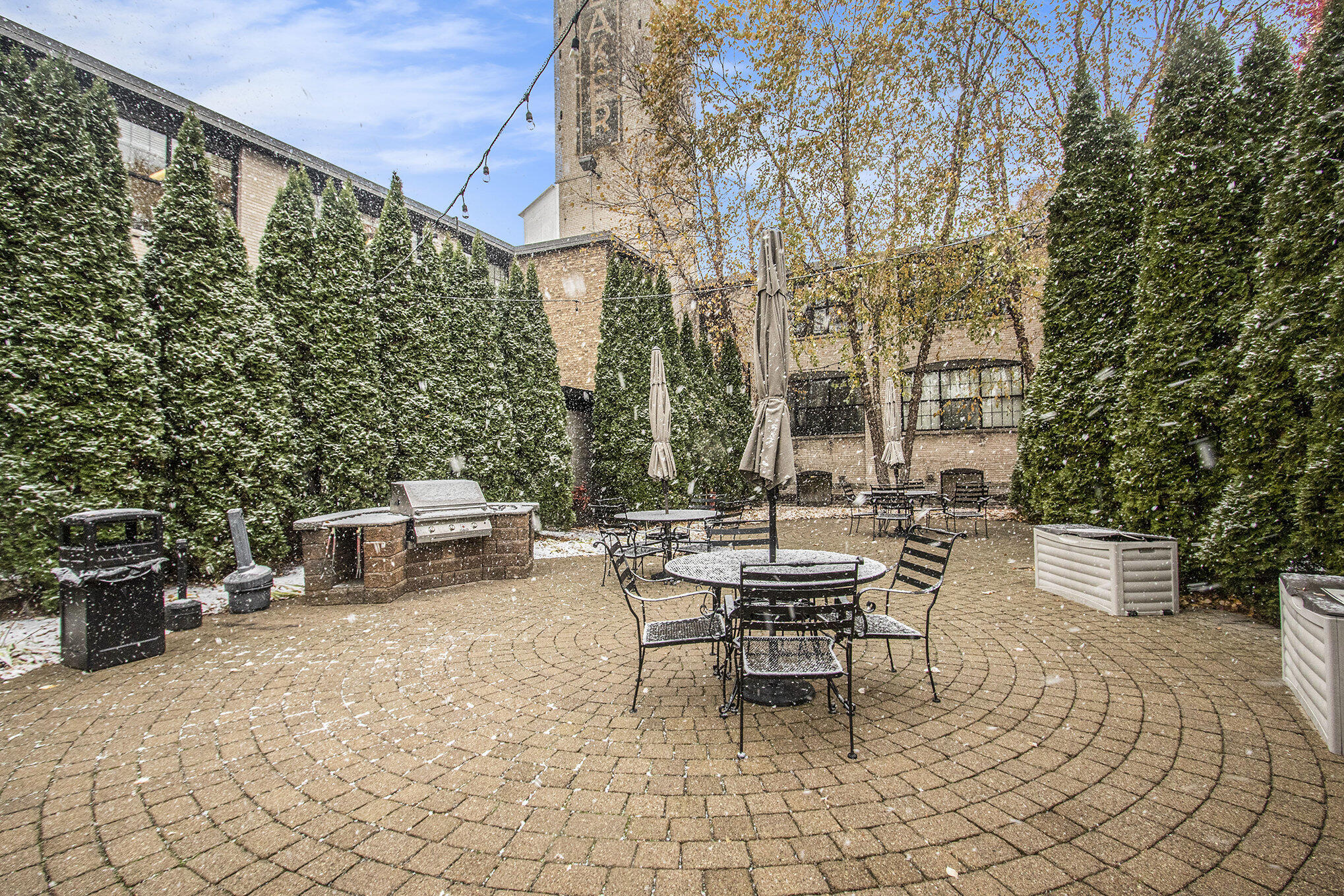 533 Columbia Avenue, 121