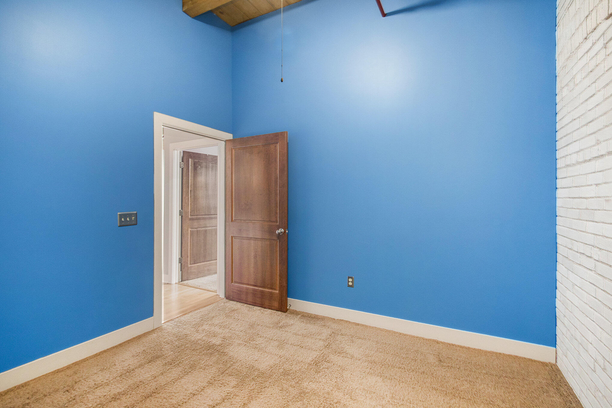 533 Columbia Avenue, 121