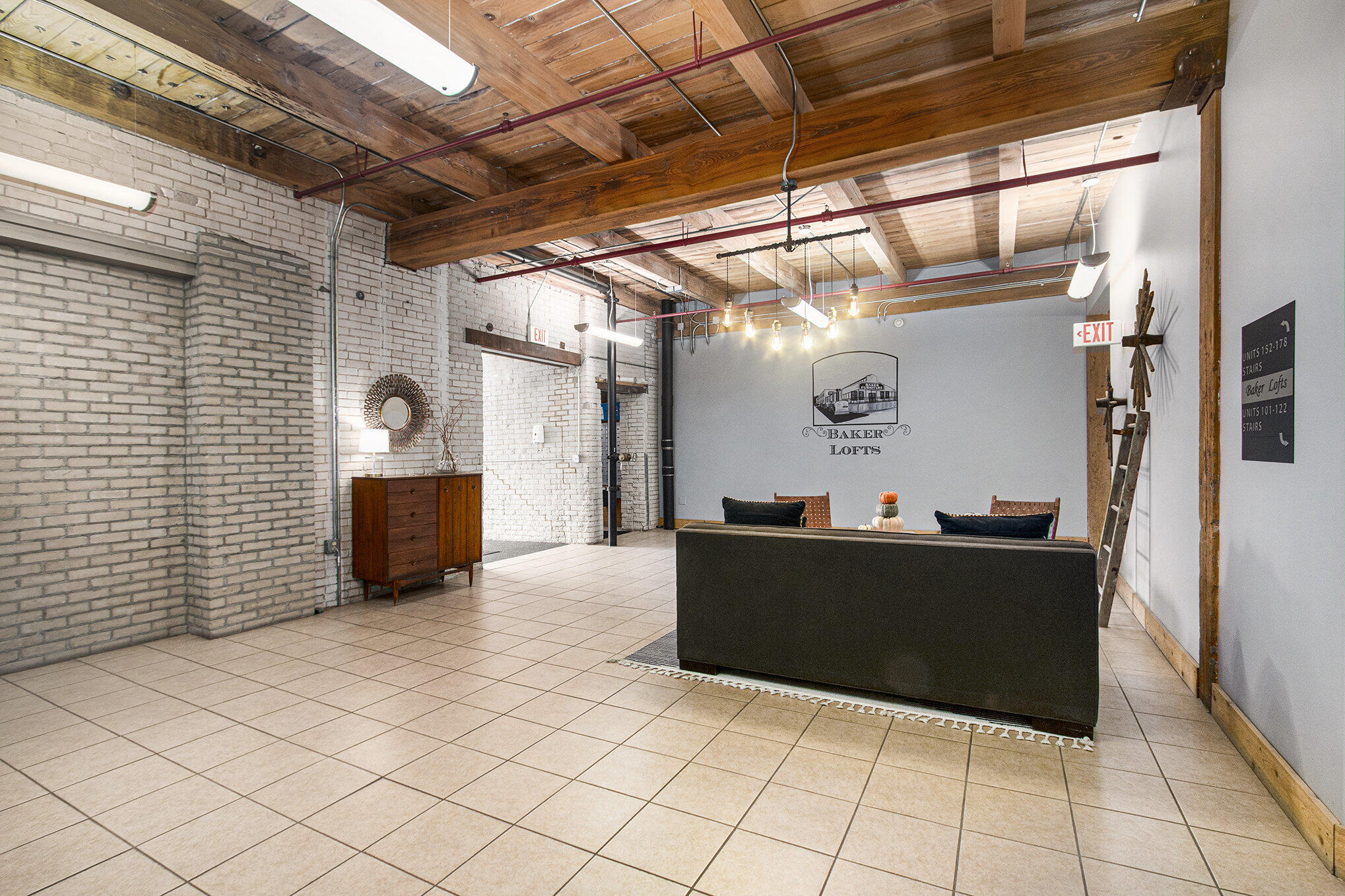 533 Columbia Avenue, 121