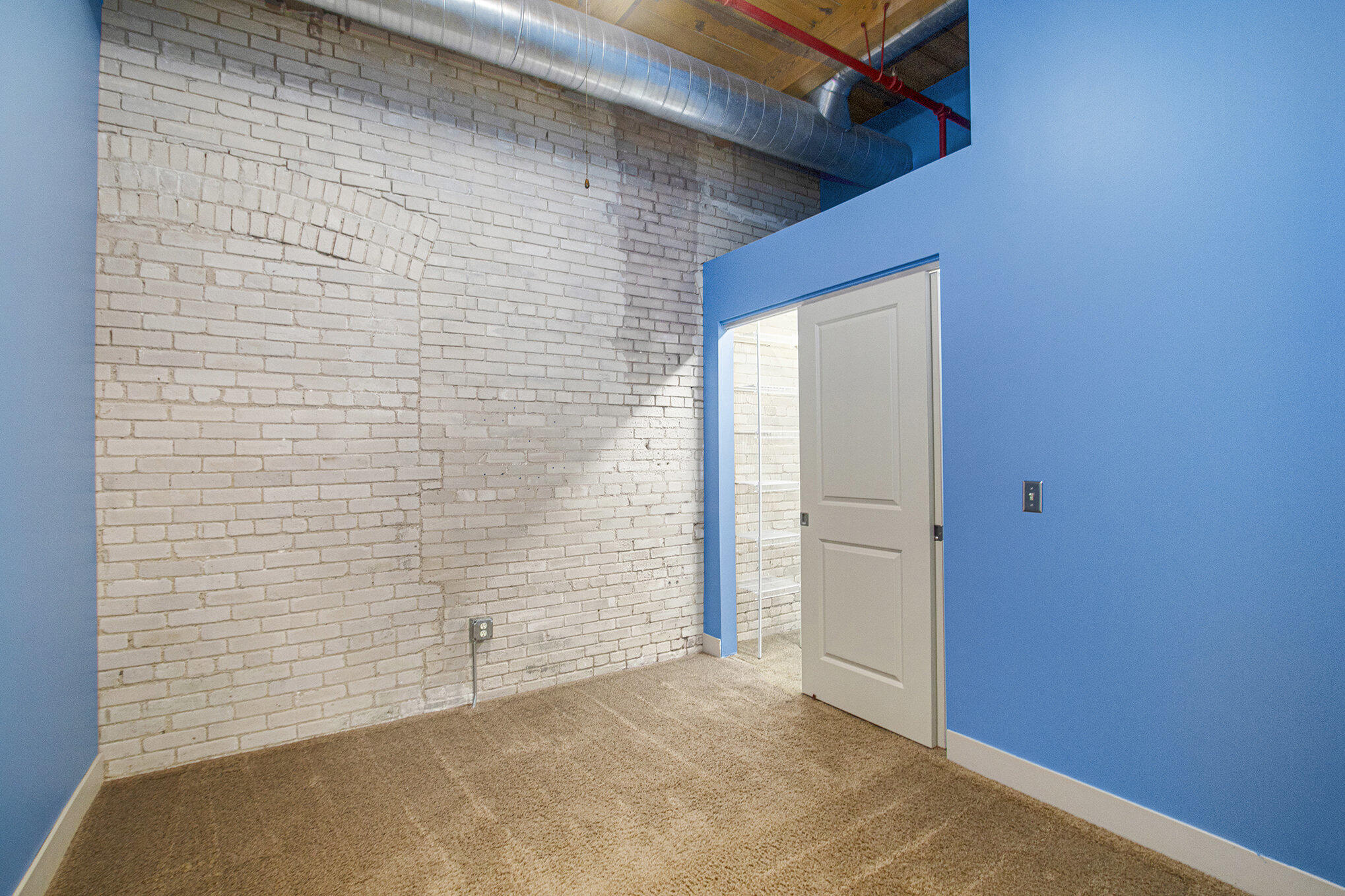 533 Columbia Avenue, 121