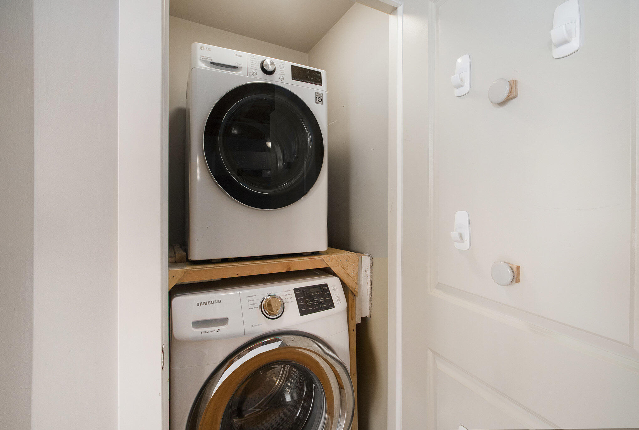 533 Columbia Avenue, 121