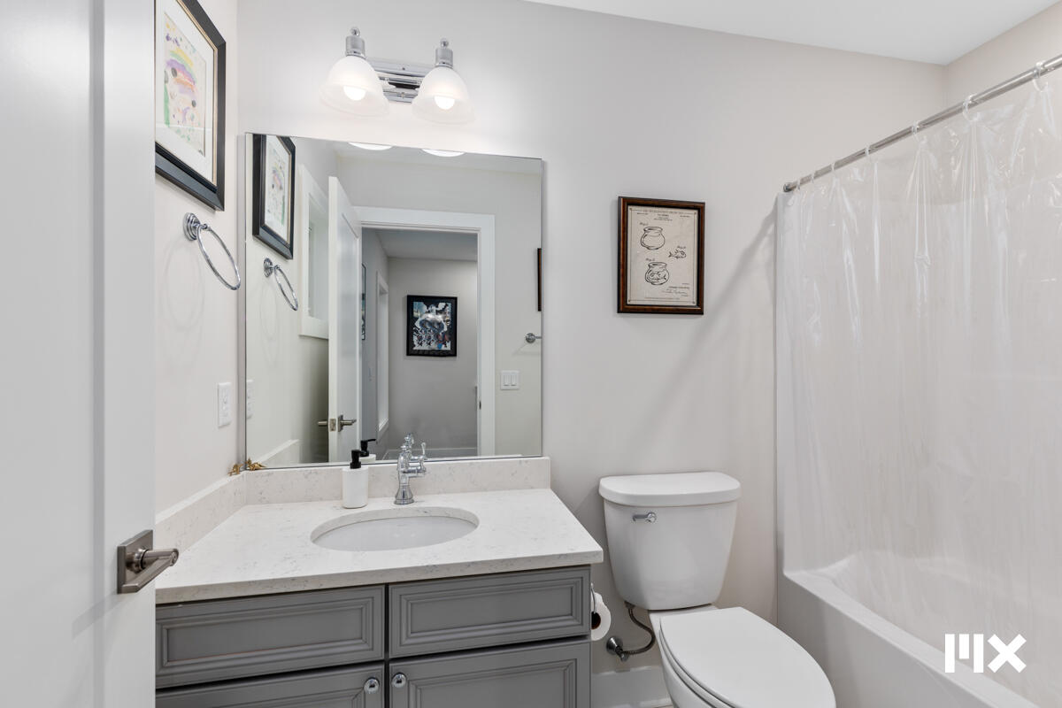 631 Fairview Avenue NE 2