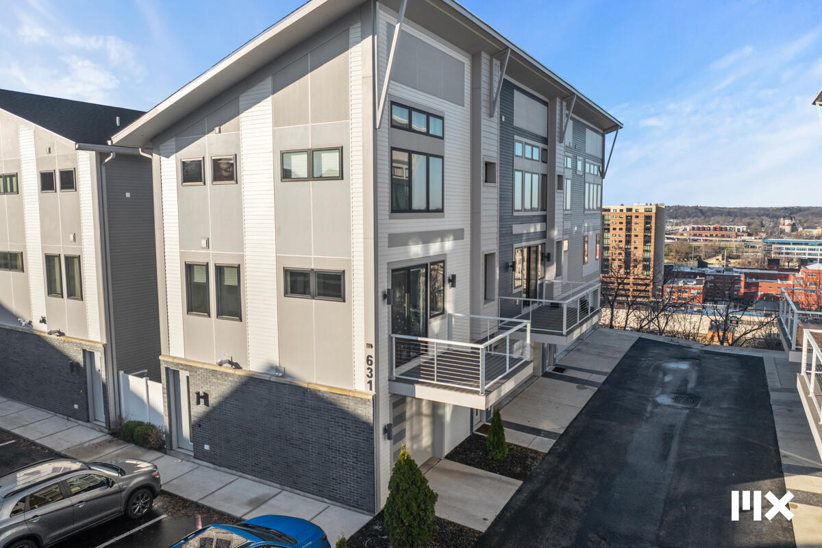 631 Fairview Avenue NE 2