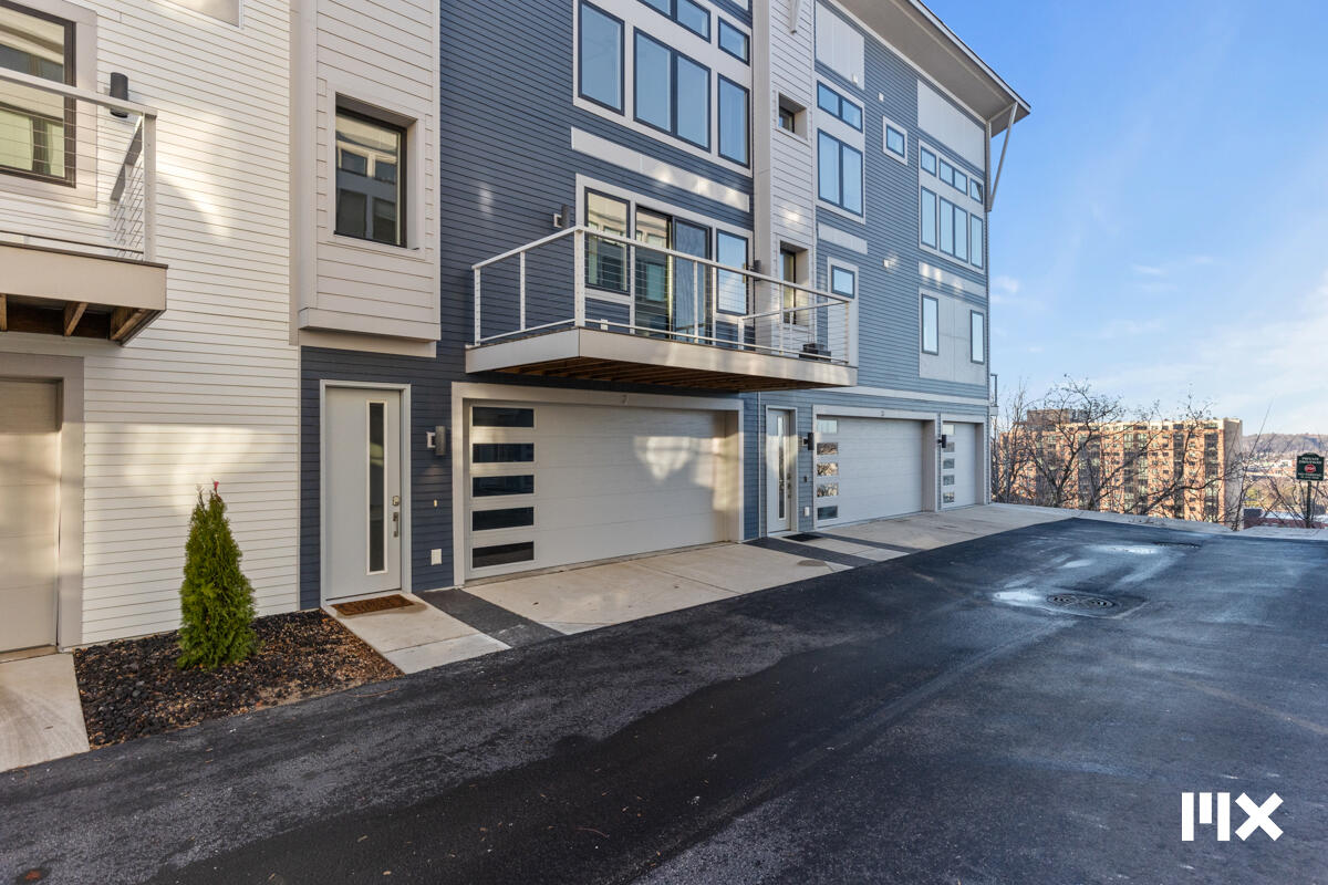 631 Fairview Avenue NE 2