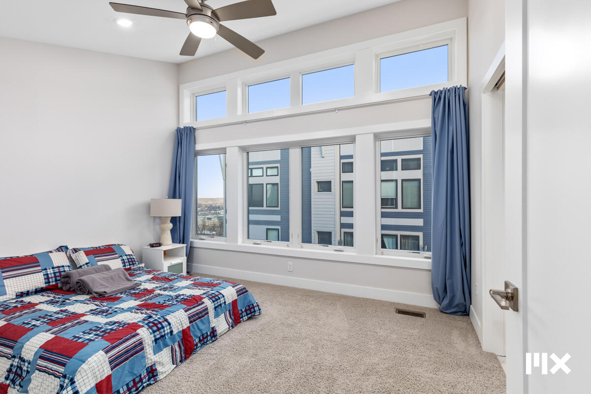 631 Fairview Avenue NE 2