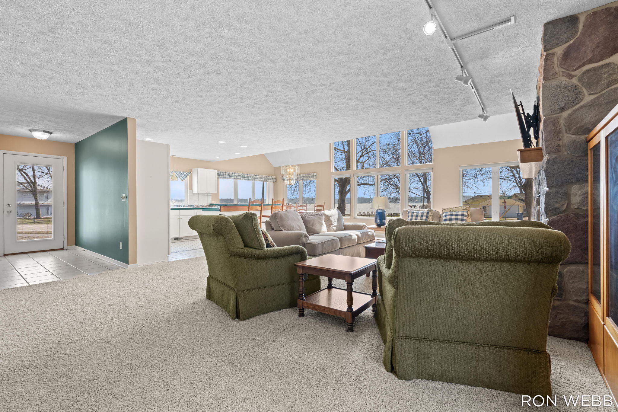 2087 Richardson Avenue