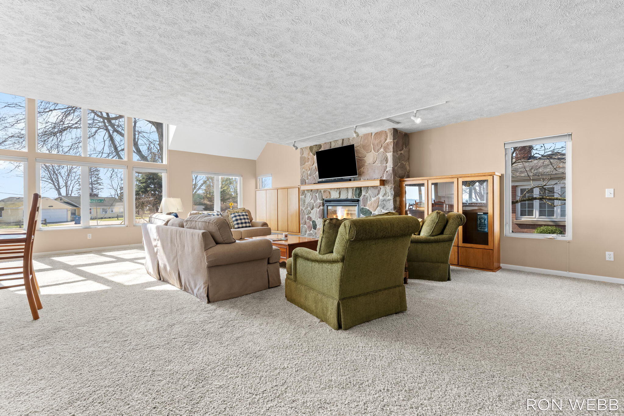 2087 Richardson Avenue