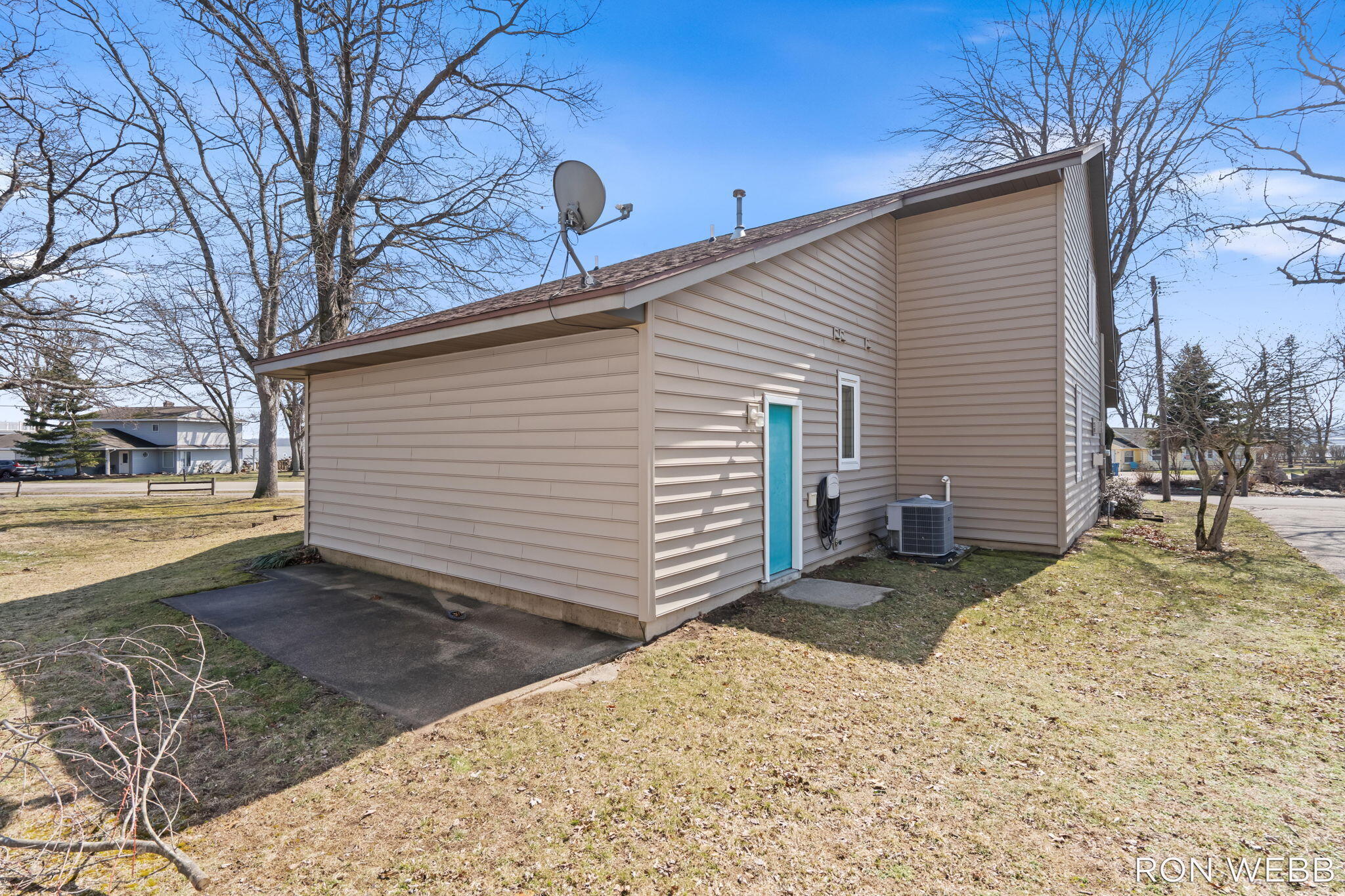 2087 Richardson Avenue