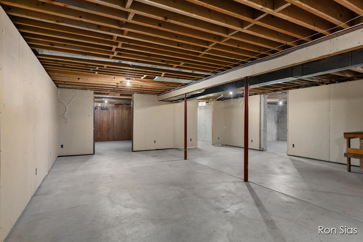17075 Lakeview Road