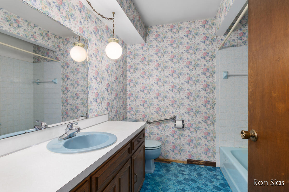 17075 Lakeview Road