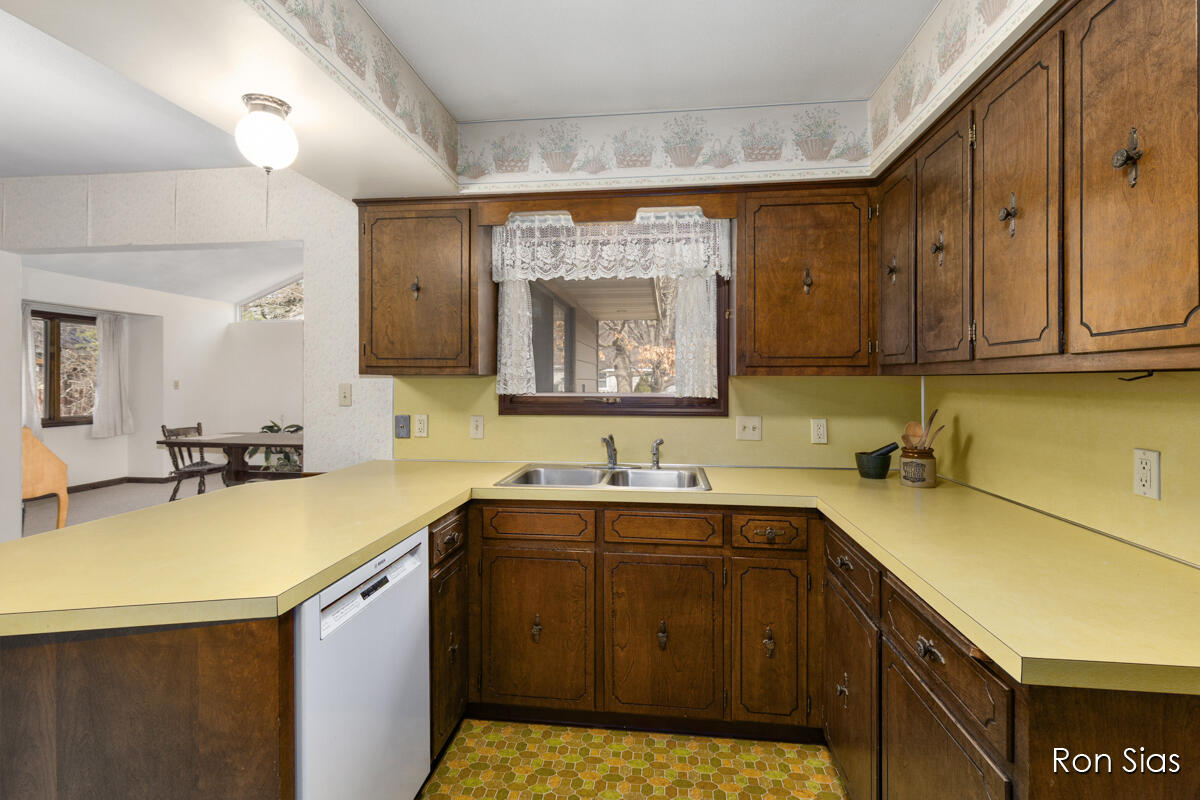 17075 Lakeview Road
