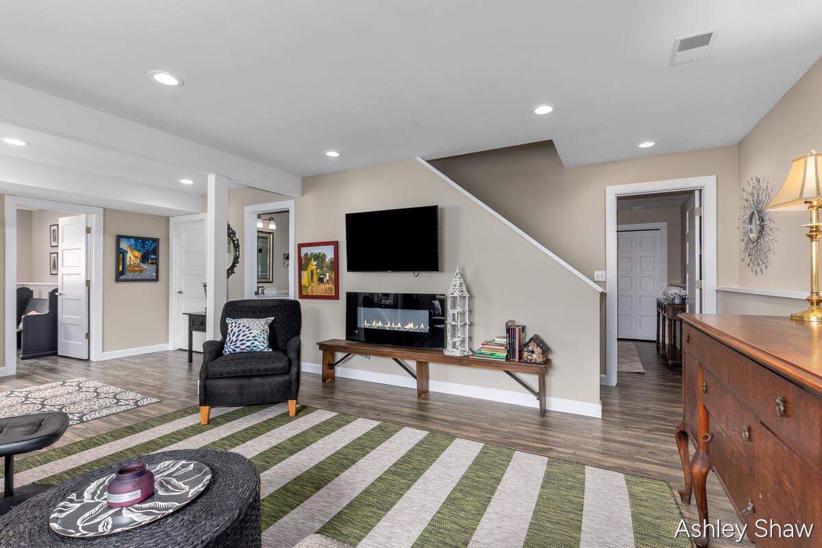 448 Summer Grv Drive