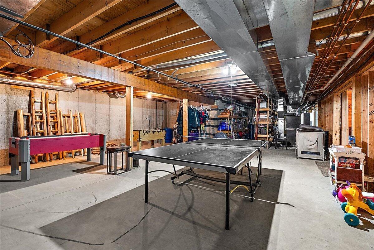 2380 W Shore Drive