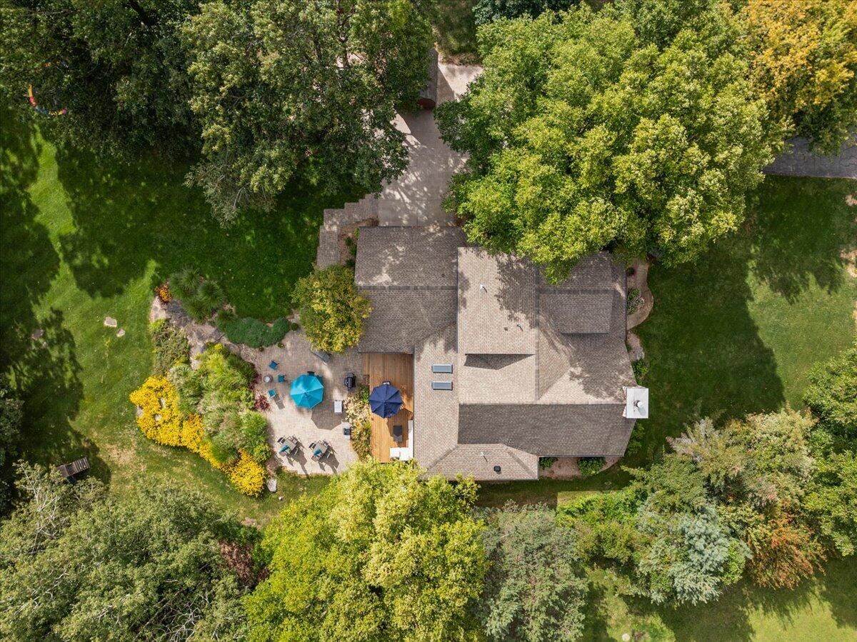 2380 W Shore Drive