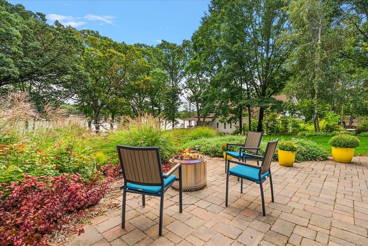 2380 W Shore Drive