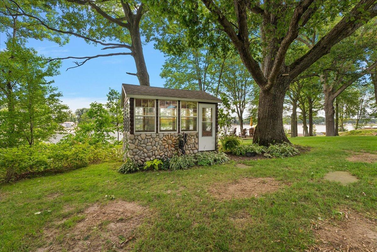 2380 W Shore Drive