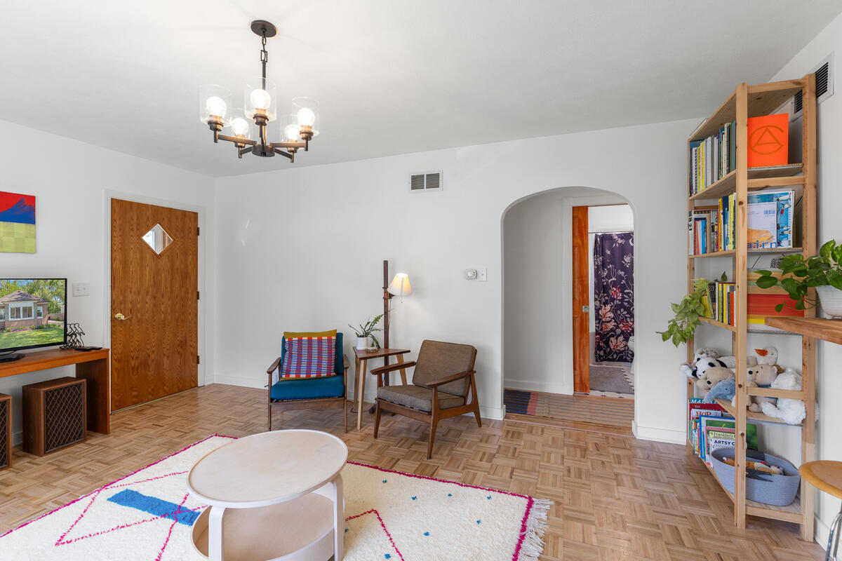 525 W 22nd Street