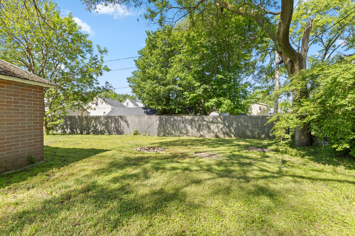 525 W 22nd Street
