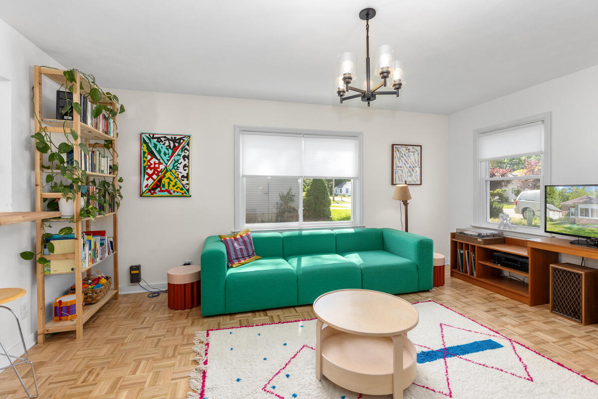 525 W 22nd Street