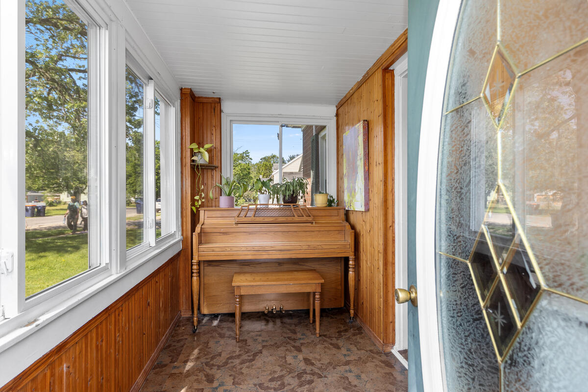 525 W 22nd Street