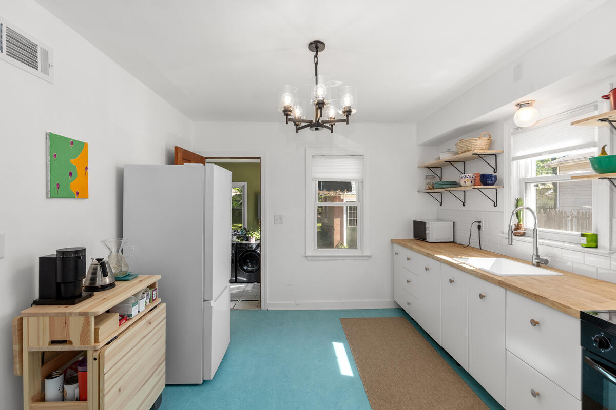 525 W 22nd Street