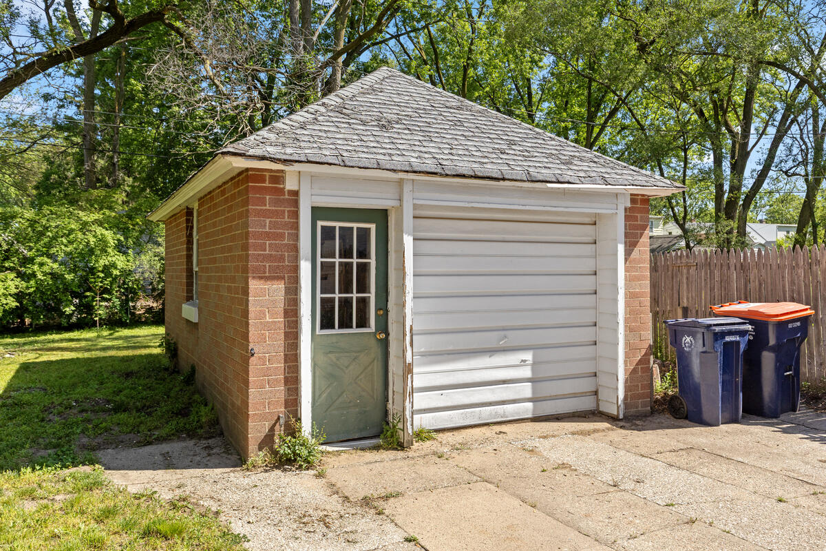 525 W 22nd Street