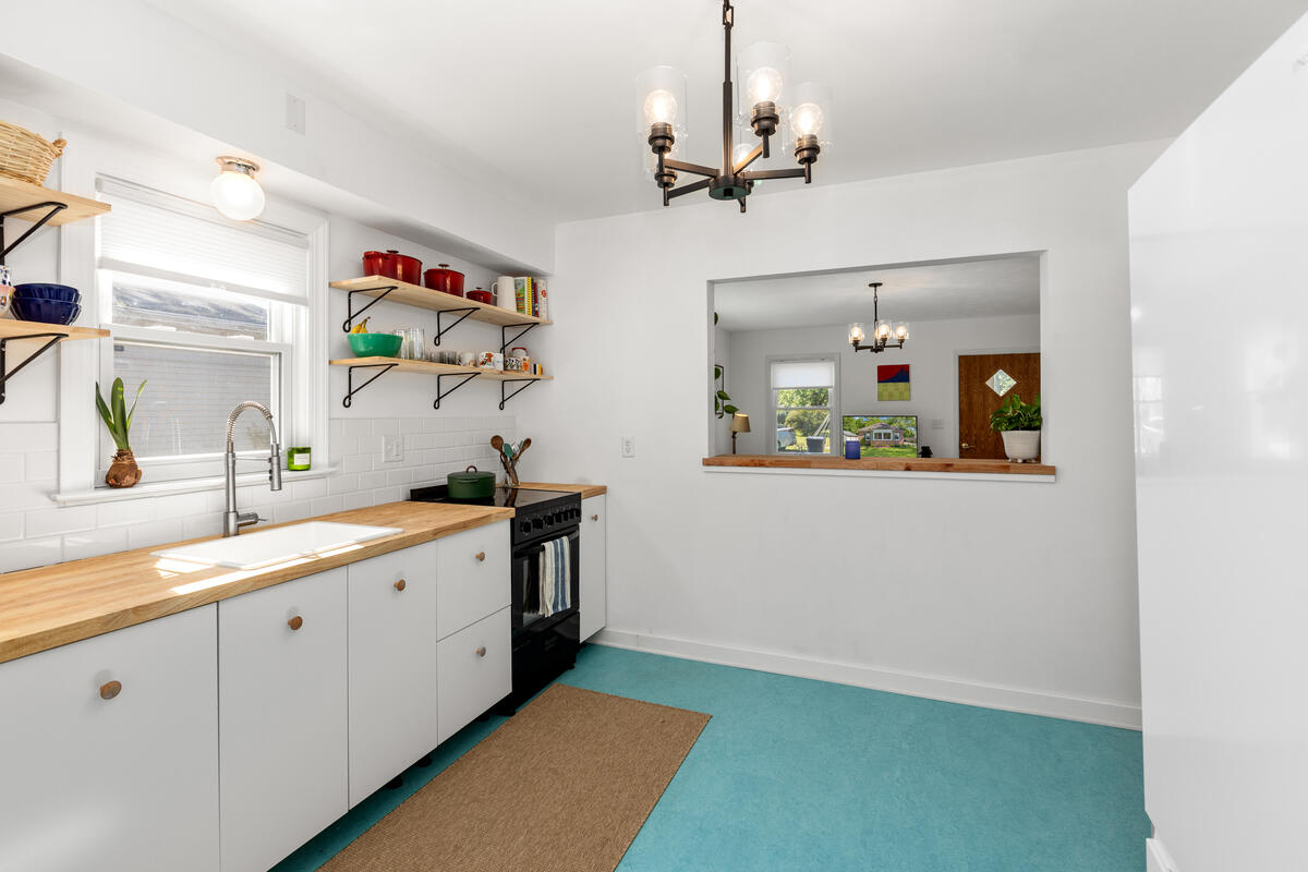 525 W 22nd Street