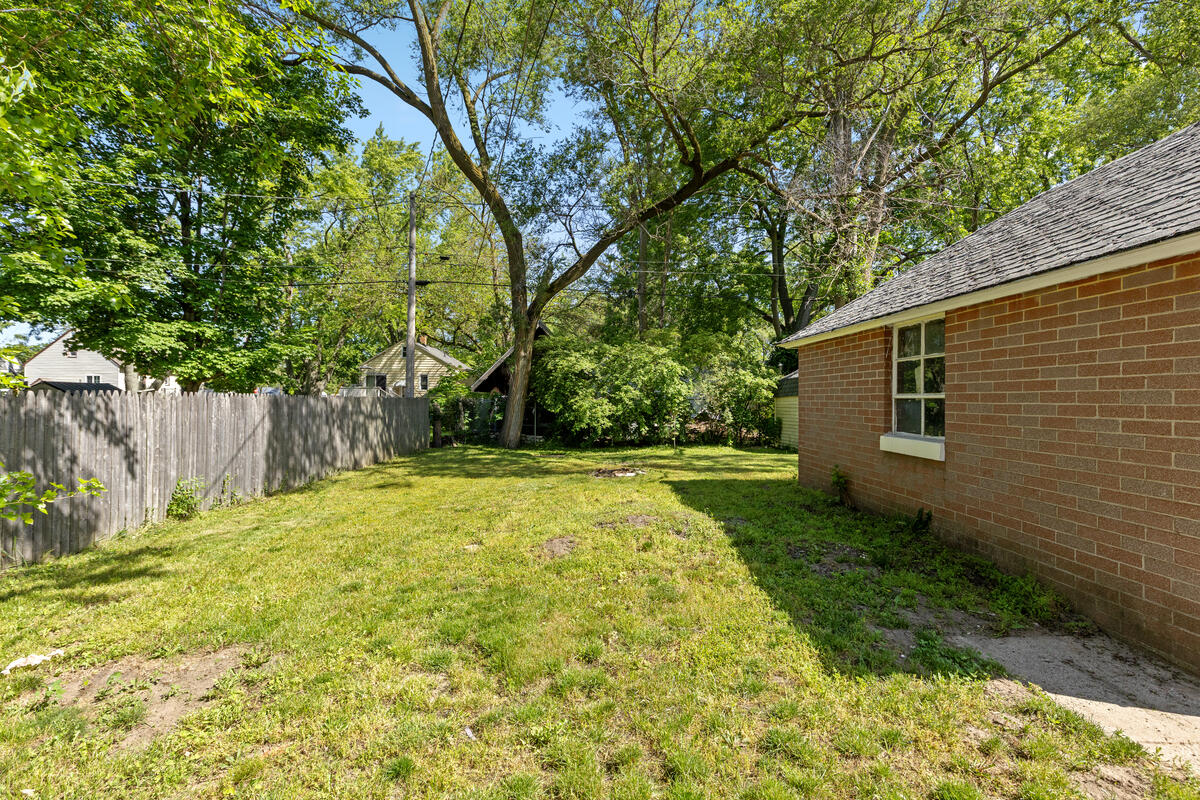 525 W 22nd Street
