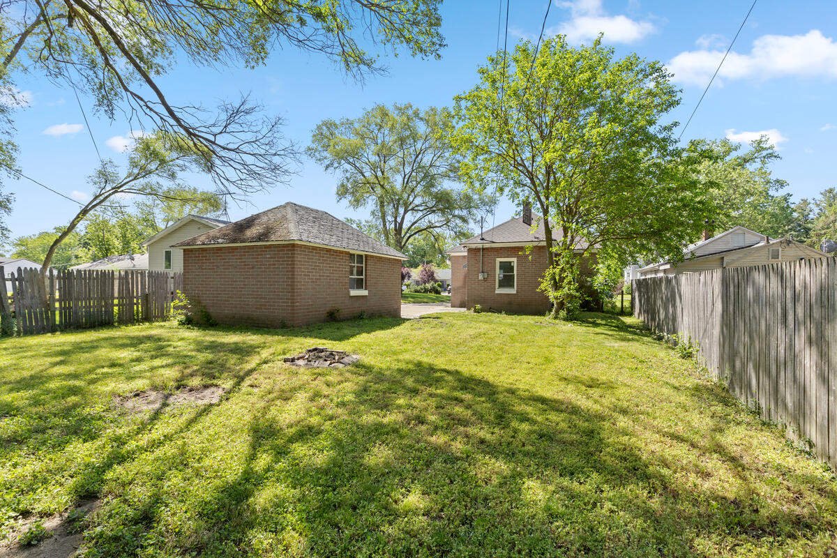 525 W 22nd Street
