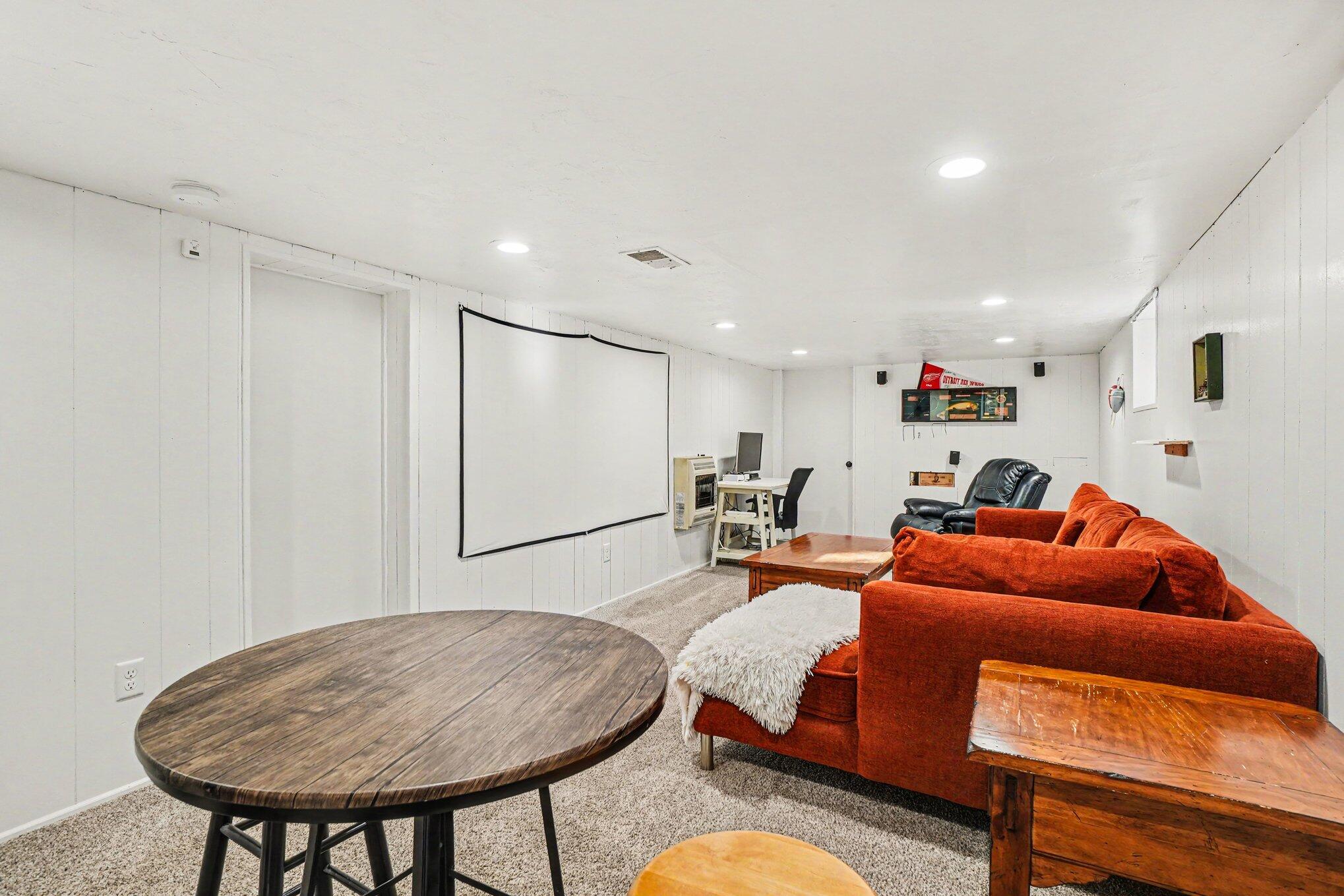 461 W Lakewood Boulevard