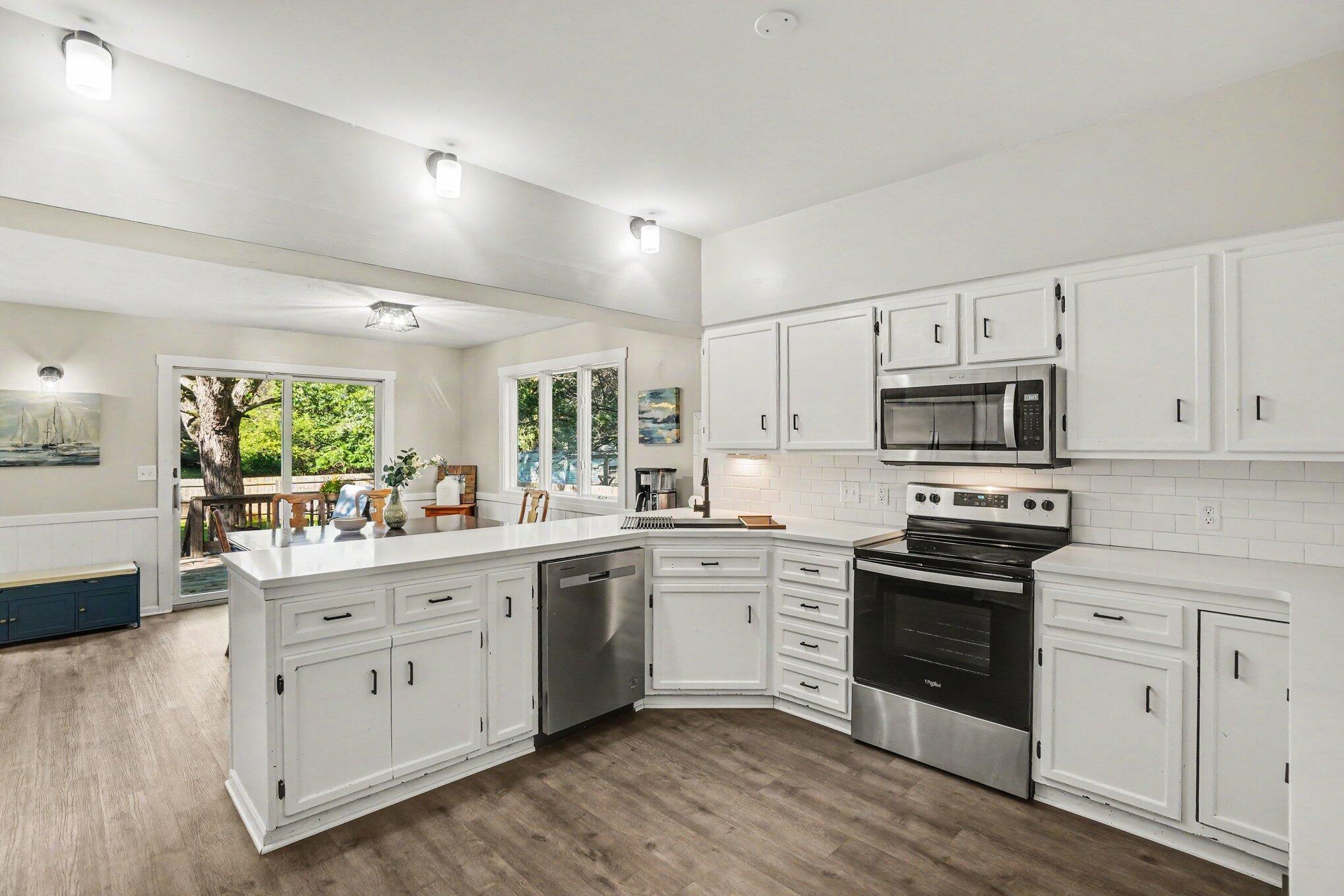 461 W Lakewood Boulevard