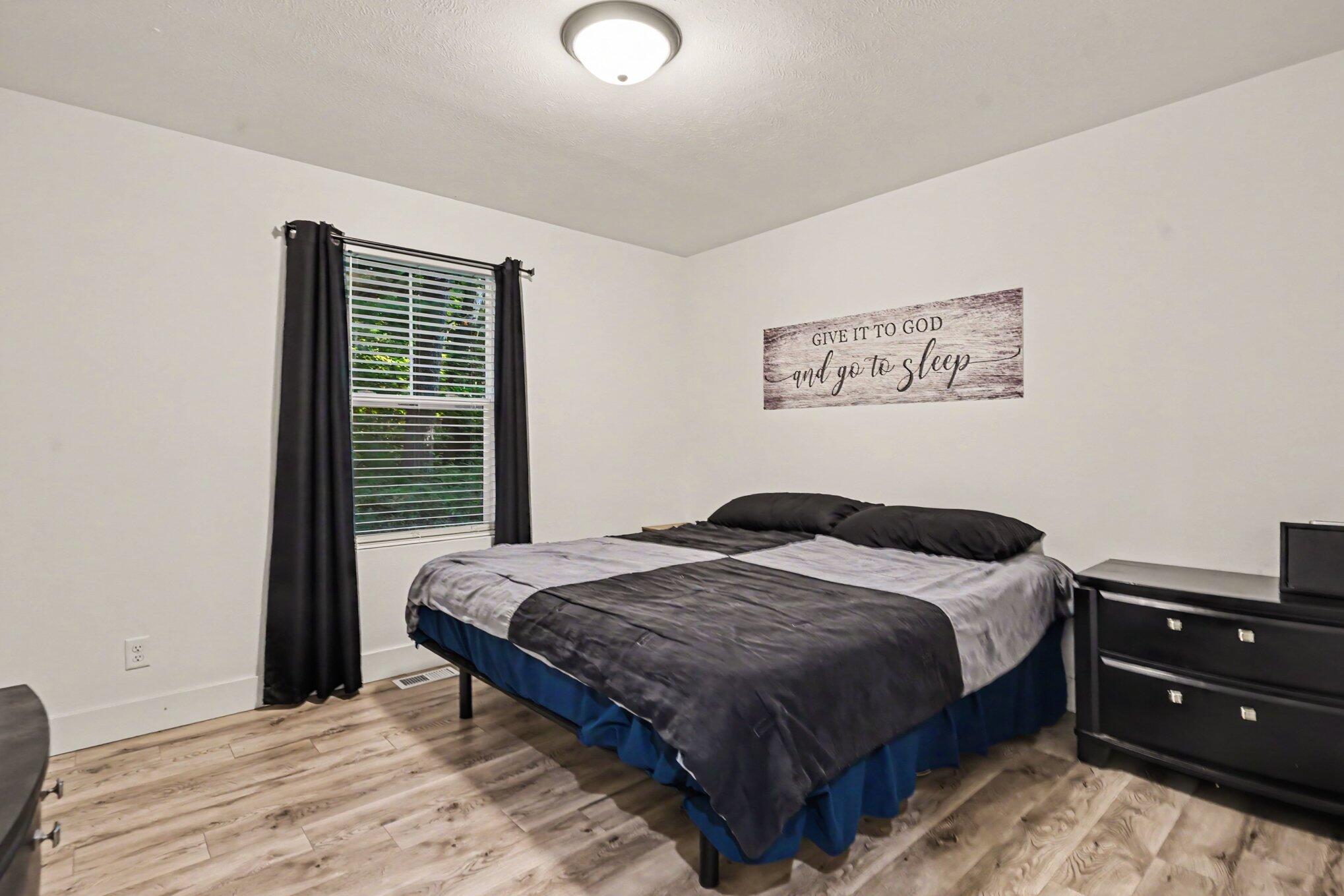 532 W River Road