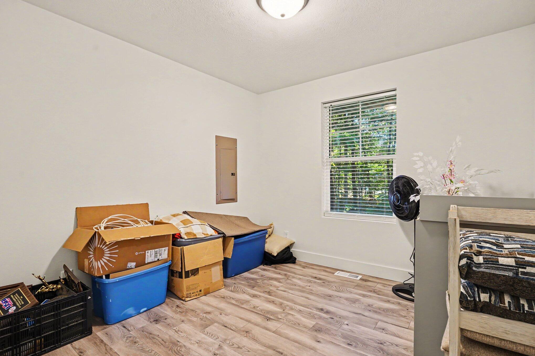 532 W River Road
