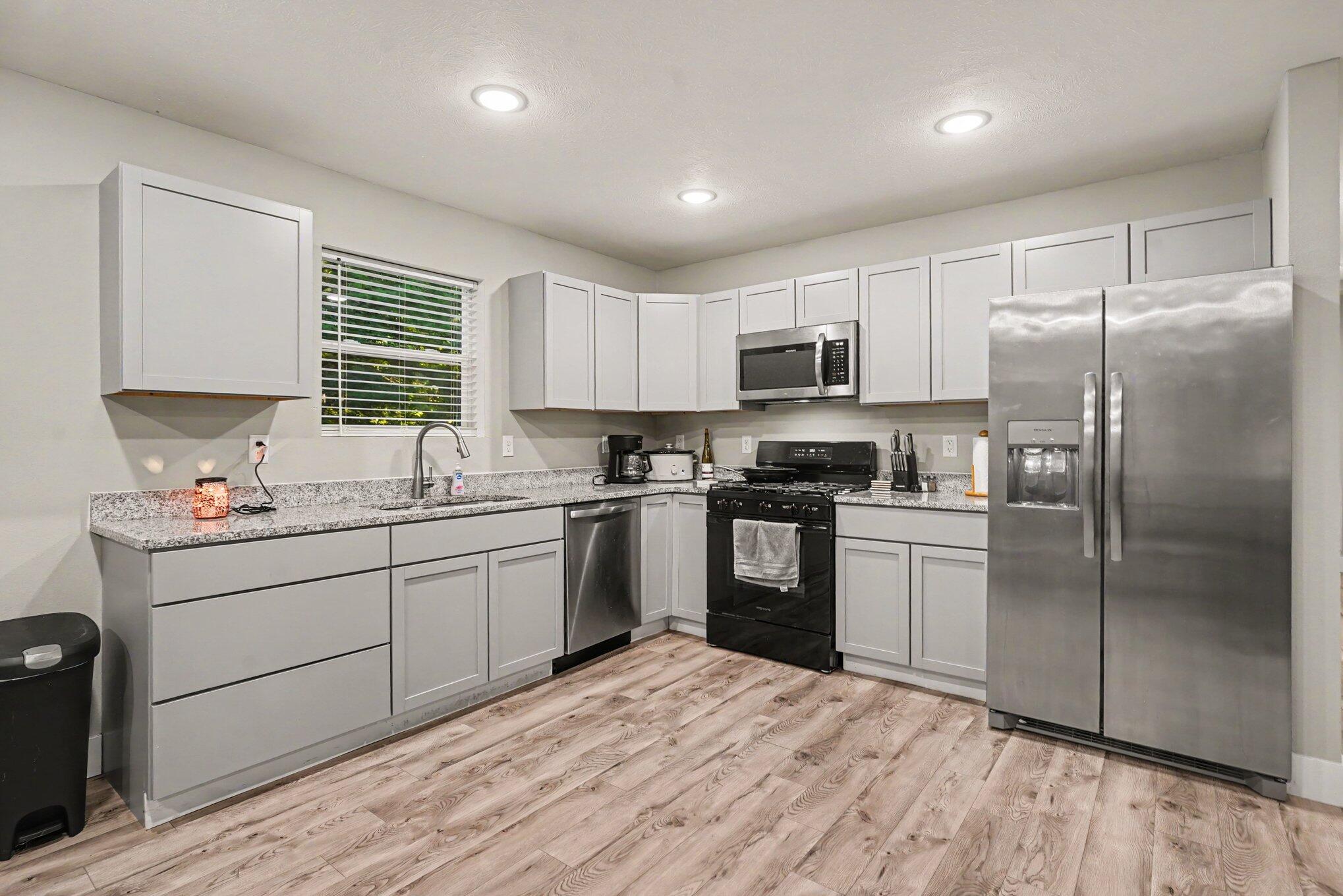 532 W River Road