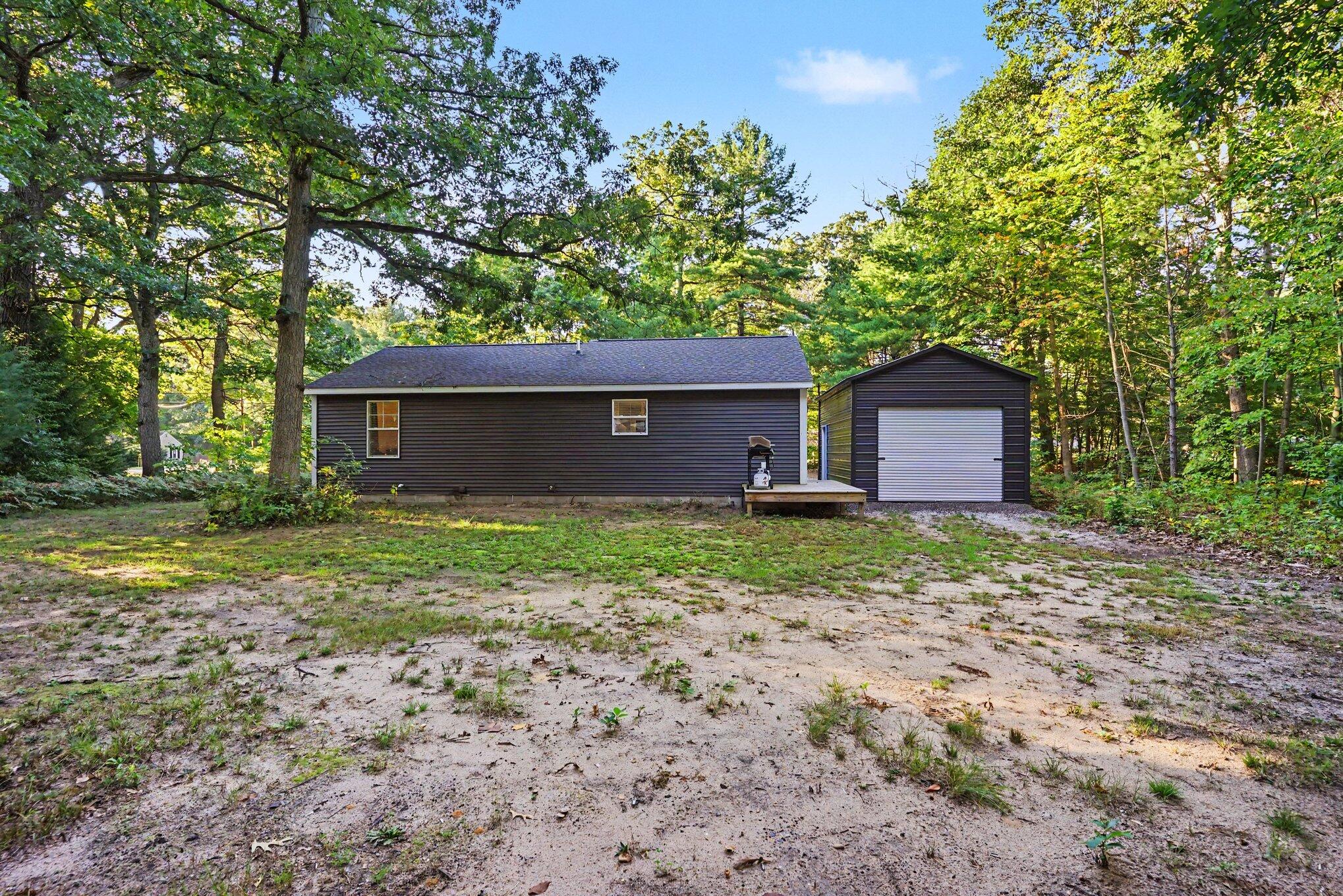 532 W River Road